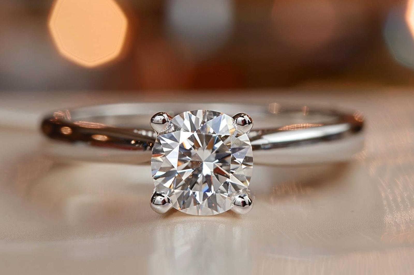 Comment choisir la bague de fiançailles parfaite en aigue marine ?