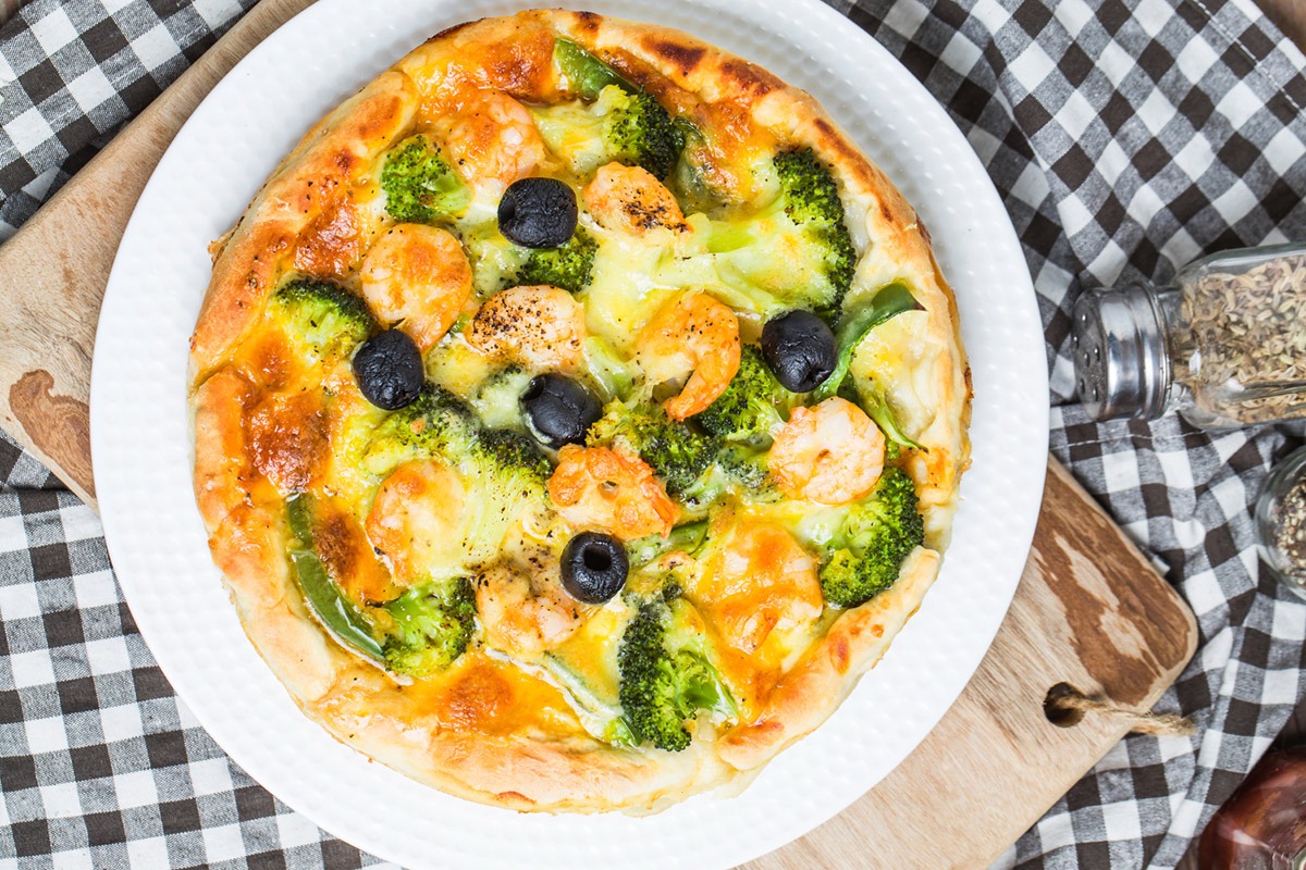 Comment faire cuire une pizza surgelée sans four ?