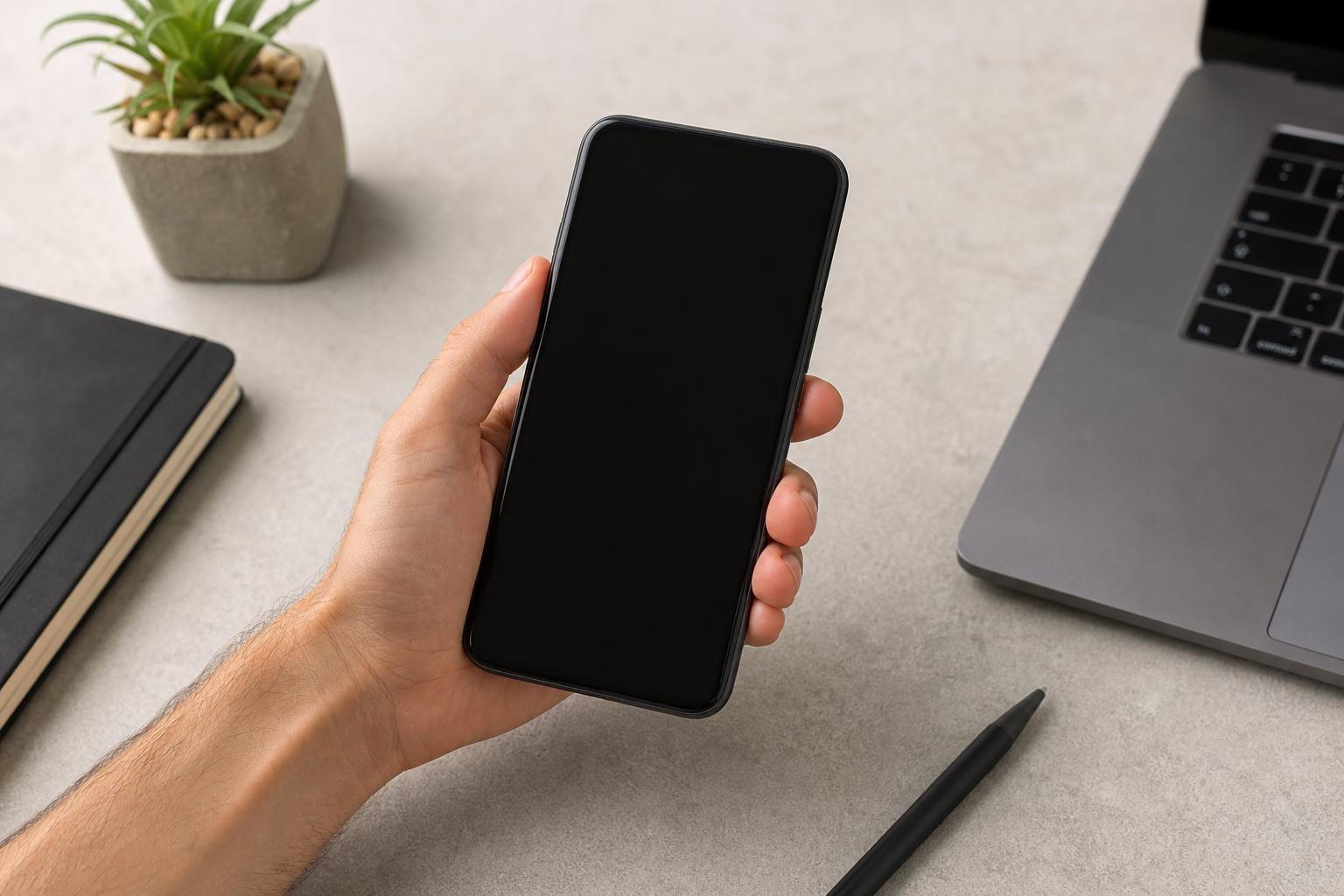 Pourquoi la batterie d'un smartphone se décharge-t-elle même éteint ?