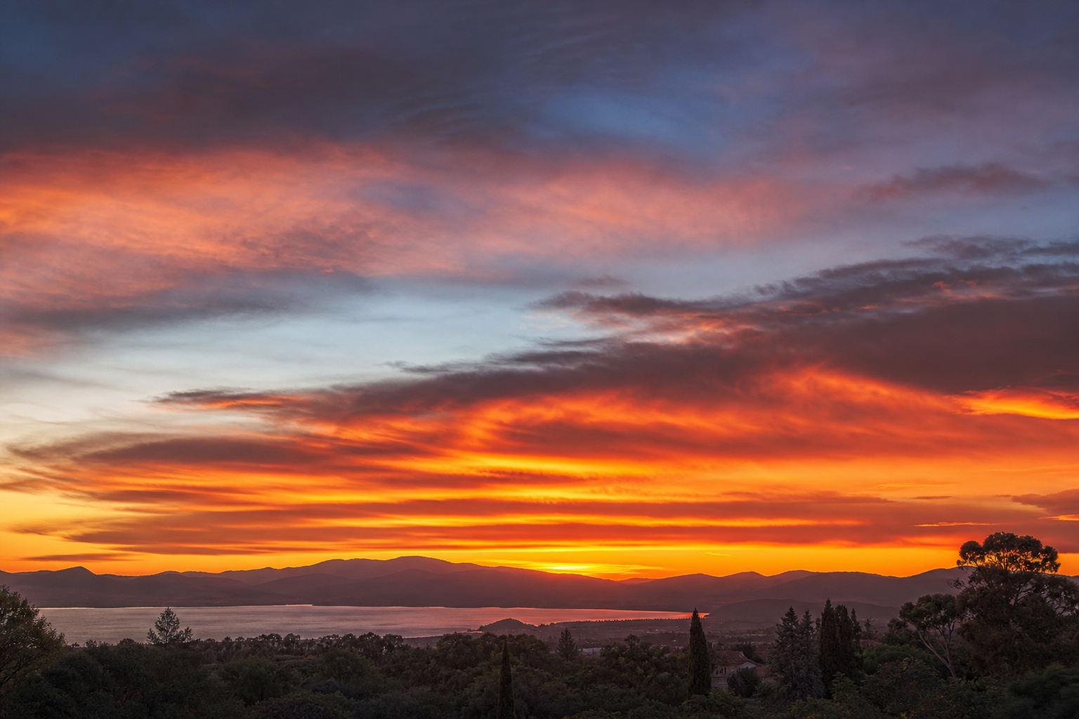 Pourquoi le ciel est-il parfois rouge ou orange au coucher du soleil, et pas toujours ?
