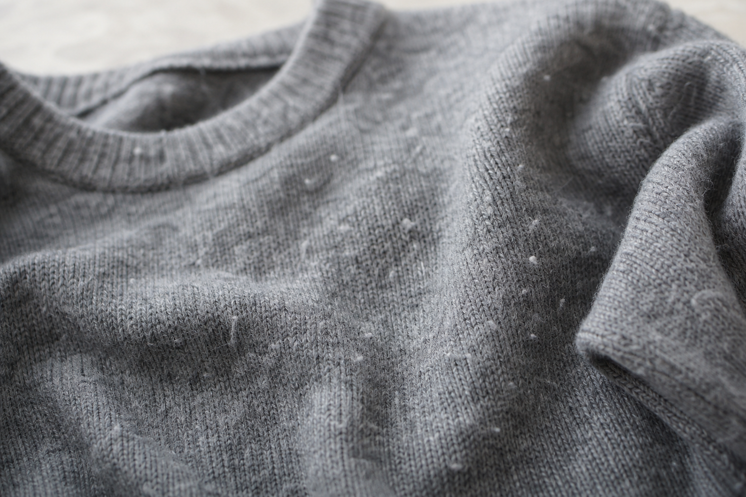 Pourquoi les pulls en laine boulochent-ils après quelques lavages ?
