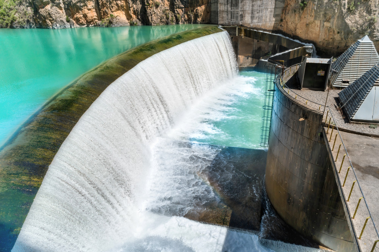 Quels sont les bénéfices de l’énergie hydraulique et quelles sont les applications possibles ?